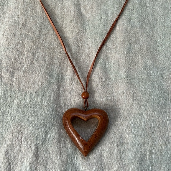 Vintage Wooden Heart Necklace - Picture 2 of 7